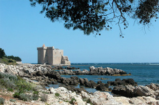 Chateaux. Forteresses. Edifices. Sacres.